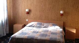 Гостиница Классик Керчь Улучшенный двухместный номер с 1 кроватью-3